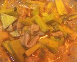 รูปขั้นตอนการทำที่ 2 ของ ฟักทองผัดพริกแกงหมู