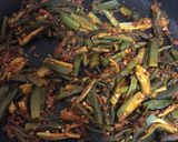 A picture of step 3 of Besan Bhindi.