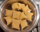 Foto del passaggio 10 della ricetta Saccottini di merluzzo su crema di zucchine