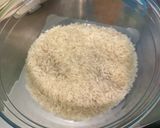 Une image de l'étape 1 de Riz aux poivrons tricolores, saucisses alsaciennes, tomates et pesto.