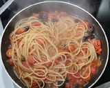 A picture of step 5 of Spaghetti alla puttanesca.