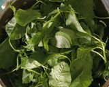 Foto langkah ke 1 dari resep Sayur Bening Bayam & Oyong.