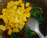 Foto langkah ke 3 dari resep Tumis Kacang Panjang Tahu Kuning.