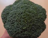 Foto del paso 1 de la receta: Brócoli al vapor sin vaporera by Andrea 🥰 + tronquitos de brócoli al gomasio 🥦 1 planta, 2 recetas