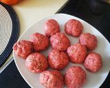 Une image de l'étape 1 de Boulettes de bœuf fourrées au gouda.