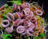Hình bước làm 4 của món Mì xào mực ống và rau củ