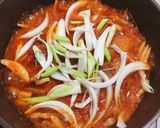 รูปขั้นตอนการทำที่ 4 ของ กิมจิจีเก แกงกิมจิแบบง่ายๆและอร่อยจากแม่ย่าคนเกาหลีคะ