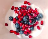 Hình bước làm 1 của món 💚 Sữa Chua Hạt Lựu & Blueberry