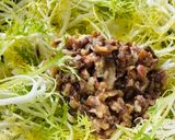 Hình bước làm 3 của món Salad Friseline Trộn Cá Cơm Muối