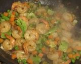 A picture of step 2 of Shrimp fried Rice with vegetable.