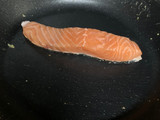 Salmón con salteado de espárragos