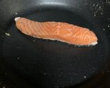 Foto del paso 4 de la receta: Salmón con salteado de espárragos