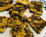 A picture of step 2 of Tofu fry in single garlic with curry leaves powder.