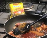 A picture of step 4 of Burnt chilli garlic Maggi.