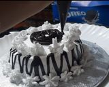 A picture of step 8 of Oreo chocolate cake.
