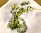 Foto del passaggio 2 della ricetta Confettura di zucchine piccante e menta romana