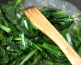 A picture of step 4 of Stir fry cay siem.