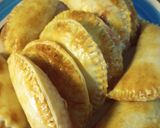 A picture of step 4 of Strawberry Jam Empanadas.