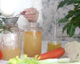 【視頻】萬用蔬菜高湯底/ 西式餐廳蔬菜高湯美味祕訣！的食譜步驟9照片