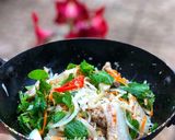 Hình bước làm 3 của món Gỏi Tai Mui Heo Trộn Hành Tây Rau Răm