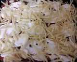 Foto del paso 3 de la receta: Pizza casera con queso papitas y huevos fritos