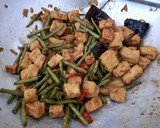Foto langkah ke 6 dari resep Tumis Kacang Panjang, Tahu, Telur Puyuh tanpa MSG.