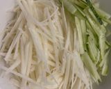 Hình bước làm 3 của món Nộm cóc non củ sắn (củ đậu)