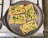 Foto langkah ke 5 dari resep Garlic Bread.
