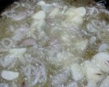 Foto langkah ke 4 dari resep Soto Ceker dan Tulang Kerongkongan Ayam Kuah Bening.