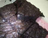 Foto langkah ke 4 dari resep Simple American Style Fudgy Brownies with Crackling Sugar Top.