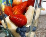 Foto del paso 2 de la receta: Batido banano, fresas y arándanos