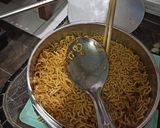 Foto langkah ke 3 dari resep Birthday Cake Flying Noodle with Indomie Goreng.