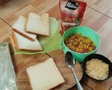 Foto langkah ke 4 dari resep Pizza Roti tawar simple...enak.