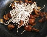 Foto del paso 6 de la receta Champiñones Portobello con gulas a la cerveza