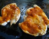 Foto del paso 3 de la receta: Pechugas a la pizza en plancheta