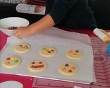 Foto del paso 4 de la receta: Galletas de limón con lacasitos
