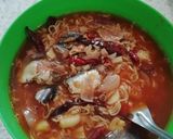 A picture of step 4 of Instant Noodles with Canned Fish.