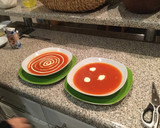 Foto del paso 5 de la receta: Crema de tomates decorada paso a paso