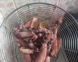 Foto langkah ke 1 dari resep Asin Cumi Sambal Daun Jeruk.