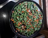 फरसबी गाजर ची भाजी(farasbi gajarchi bhaaji recipe in marathi) रेसिपी स्टेप 1 फोटो 