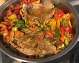 Une image de l'étape 10 de Côtes de porc aux poivrons, coriandre, ail fumé et épices cajun.