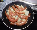 Foto del paso 3 de la receta: Fideuá de sepia y gambones (con salmorreta)
