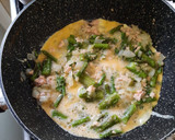 Foto del paso 5 de la receta: Revuelto de espárragos verdes con atún