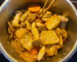 A picture of step 4 of Vegetarian Mì Quảng.