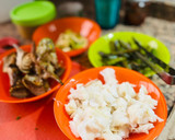 Foto del paso 4 de la receta: Paella de rape, ajos tiernos, espárragos y alcachofas 🥘 🧔‍♂️