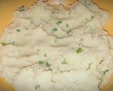 A picture of step 2 of Chicken tikka mint croqets.