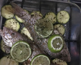 Foto del paso 4 de la receta: Pescado horneado a las finas hierbas