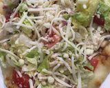 A picture of step 7 of Grilled Chicken Bacon Ranch salad pizza.