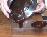 Foto del paso 5 de la receta: Huevos de Pascua de chocolate sin azúcar