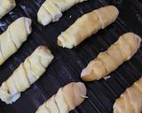 Foto langkah ke 3 dari resep Mini Bolen Banana Puff.